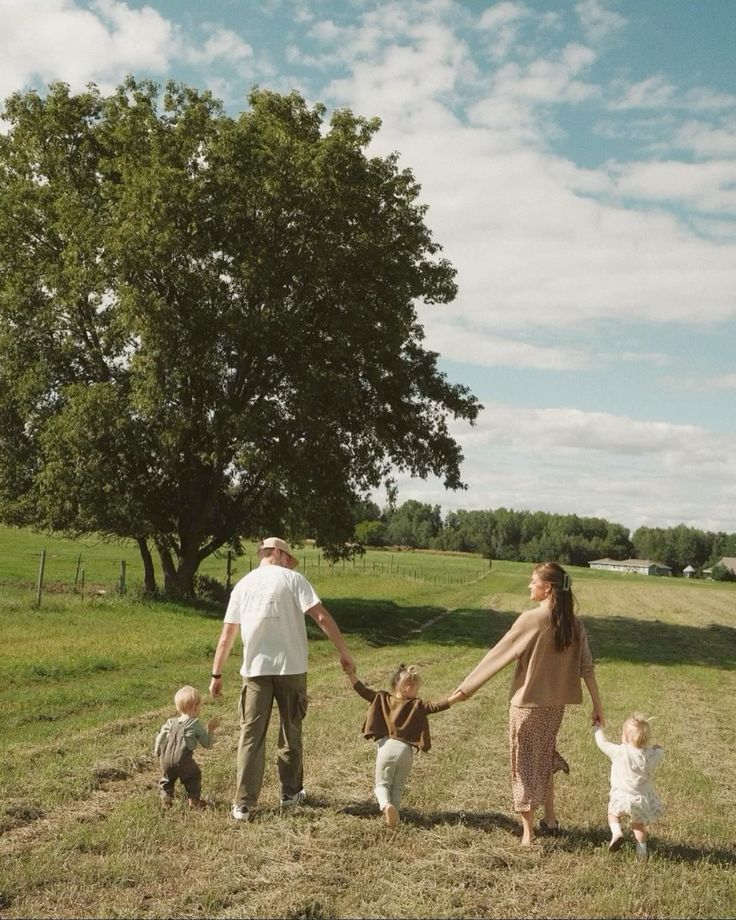 Welcoming a New Baby: Thoughtful Surprise Boxes for Parents